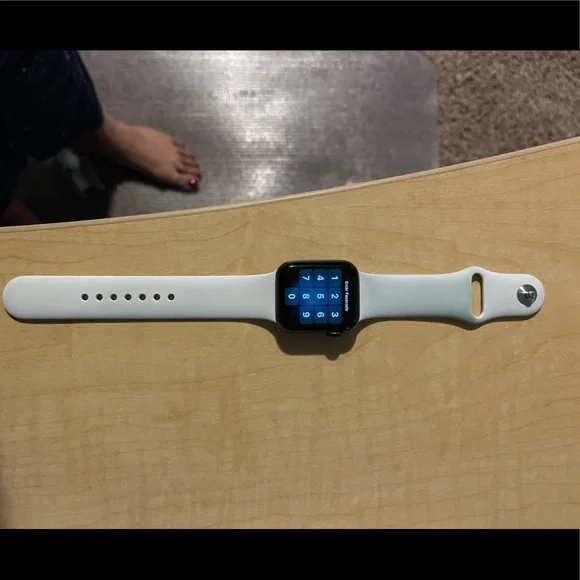 SOLD Apple watch series 5 aluminium black GPS - Picture 5 of 9